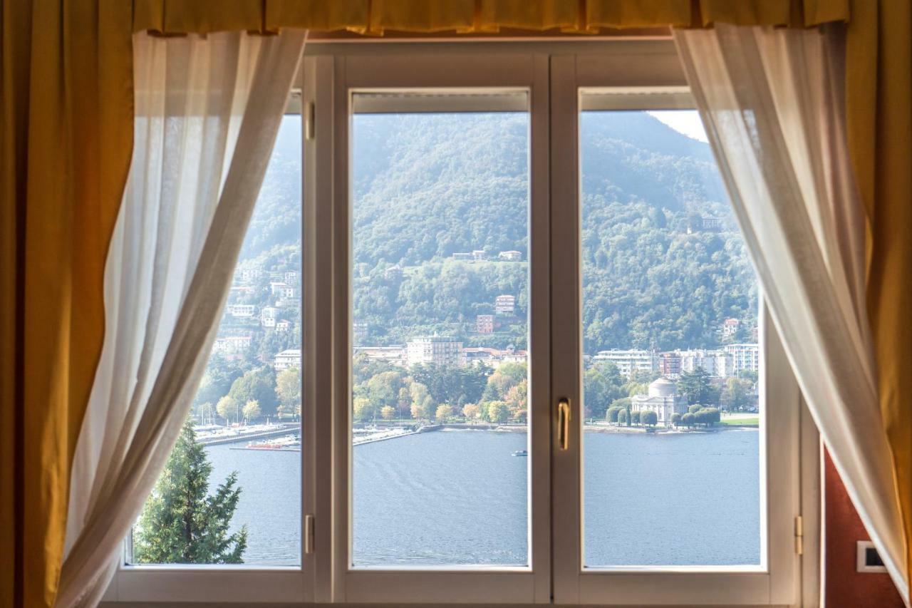 Lo Specchio Sul Lago - The House Of Travelers 코모 외부 사진